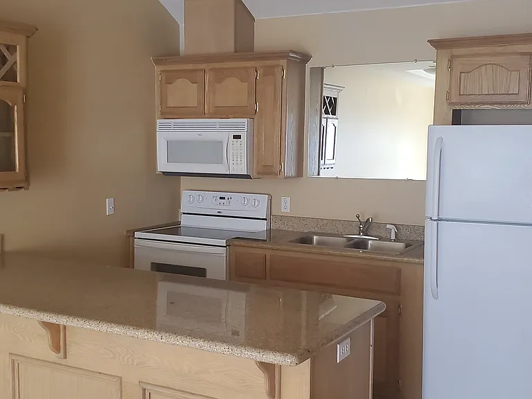 2503 Salvatierra Ave #13 — Photo 3