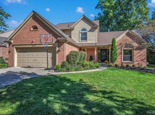 3375 Vardon Dr, Rochester Hills, MI 48307