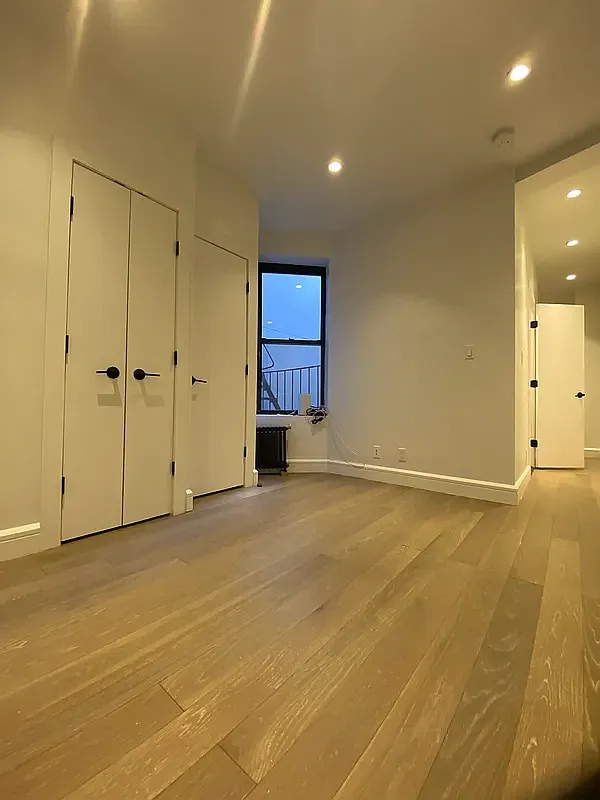Building Photo - 138 Ludlow St #25A