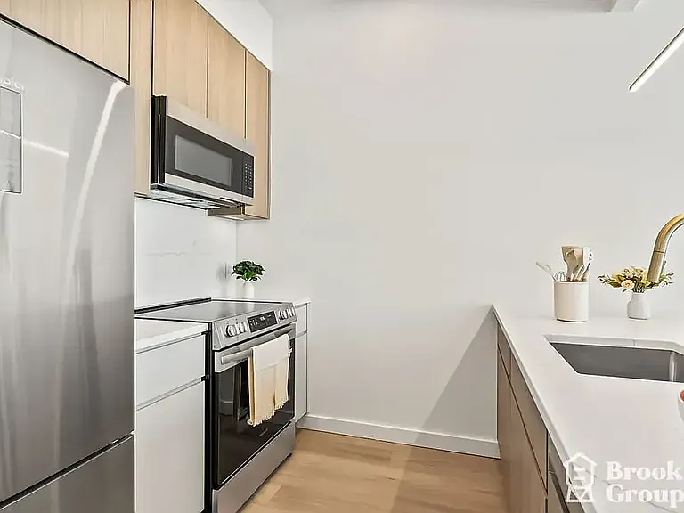 556 Baltic St #904 — Photo 9