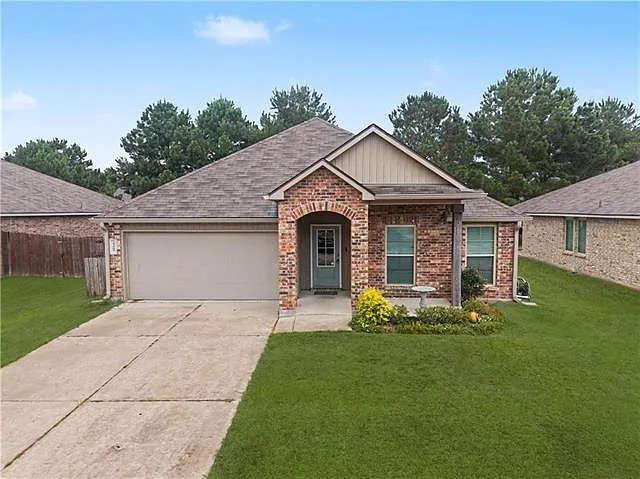 4 bed, 2.0 bath, 1562 sqft, $1,900 — Photo 1