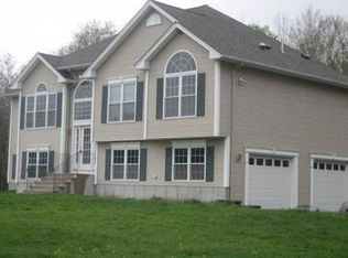 31 1/2 Boswell Trl, Foster, RI 02825