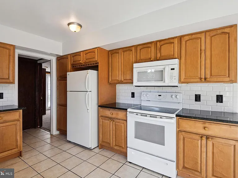 12319 Manvel Ln — Photo 7