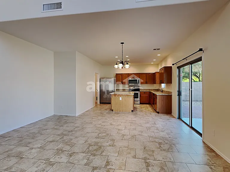 17238 W Maui Ln — Photo 5