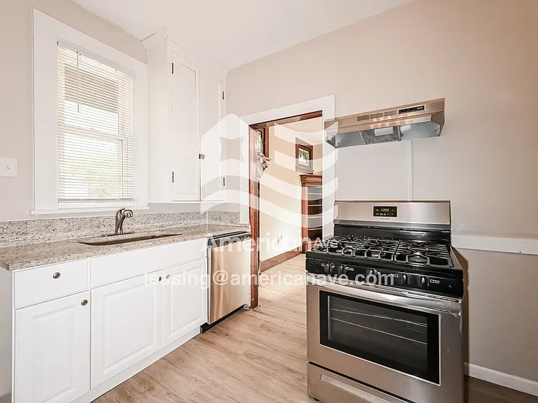 540329_006_kitchen_6.jpg