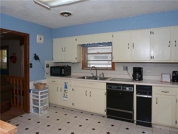 4th image of 10908 E 49th St