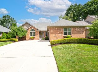 19239 Pine Cone Dr, Macomb, MI 48042