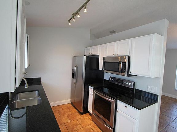 3rd image of 104 Battlegrove Dr