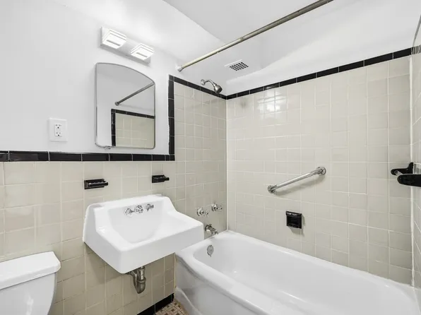 21-41 34th Avenue image 11 of 14