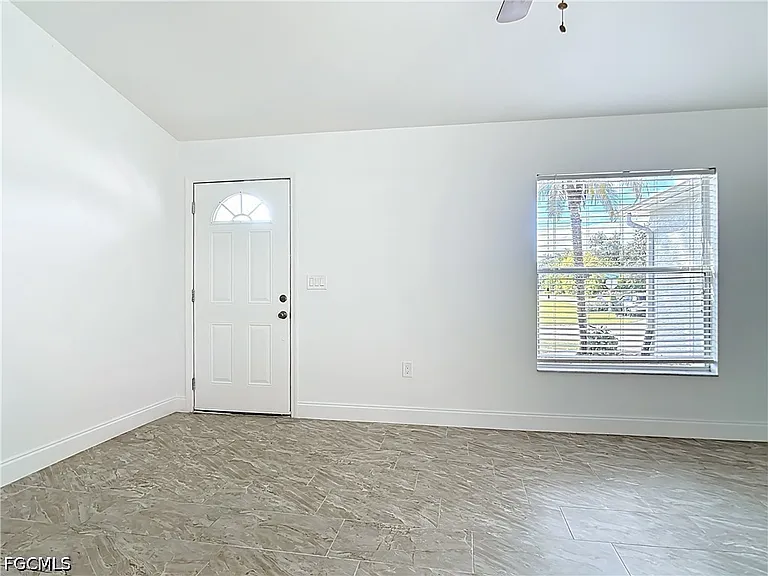 18522 Robinson Ave — Photo 3