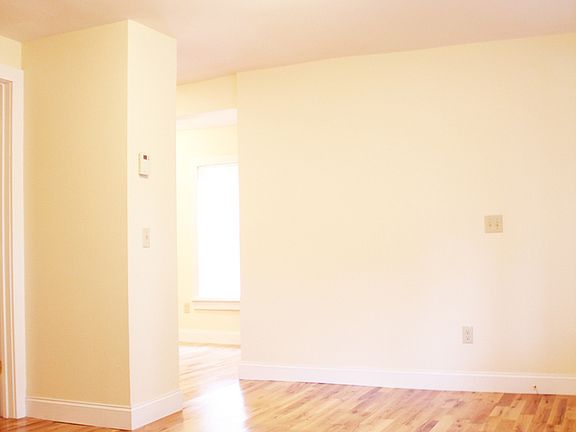 3rd image of 39 Cedar St