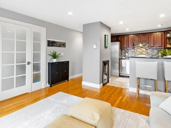 664 Massachusetts Ave APT 6, Boston, MA 02118