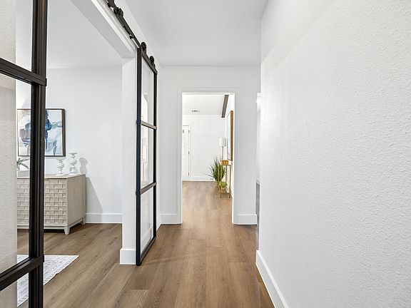 4th image of 2524 Glen Lea Dr
