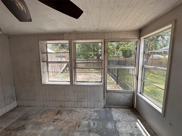 1121 Millie St — Photo 25