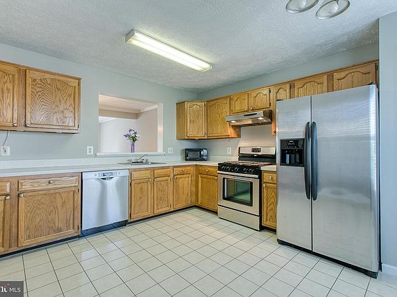 2nd image of 210 Park Cove Dr