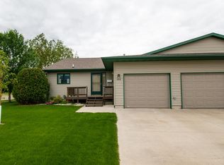 3416 7th St SW, Minot, ND 58701