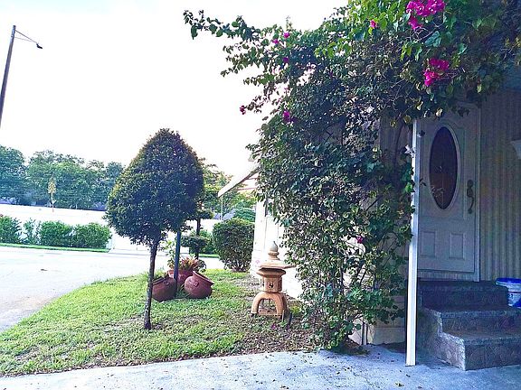 2nd image of 1817 Dolphin Pl