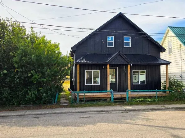 7022 N 17th Ave, Crowsnest Pass, AB T0K 0M0