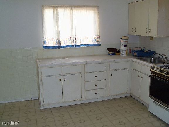 5th image of 10500 Earl Dr