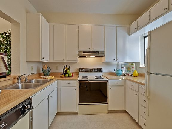 4th image of 4671 Albany Cir APT 132