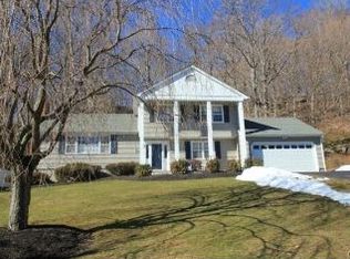 385 Mountain Laurel Rd, Fairfield, CT 06824