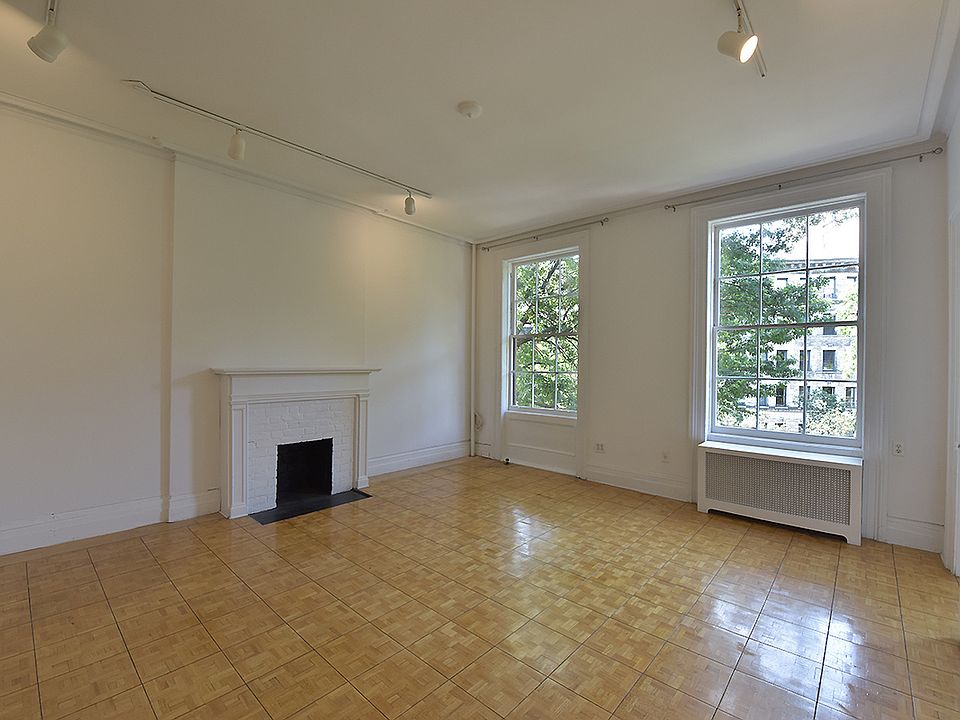 1st image of 129 E 10th St #58