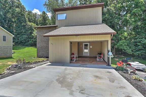 3rd image of 529 Brookwood Dr