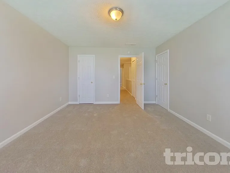936 Edgewood Ln — Photo 16