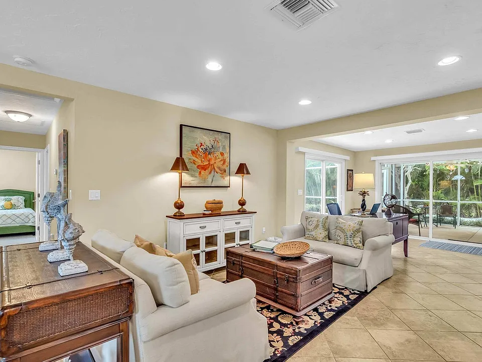 2852 Gulf Gate Dr #ID1624228P