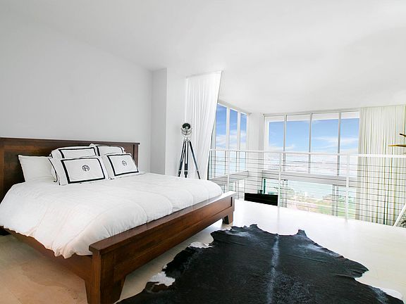 2nd image of 1040 Biscayne Blvd APT 2704