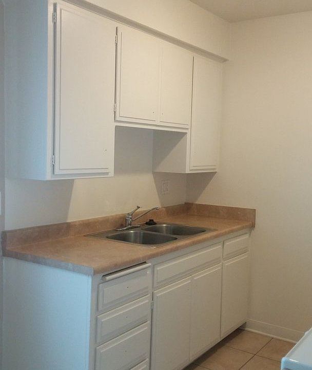 1st image of 4250 N Lakewood Blvd APT 9