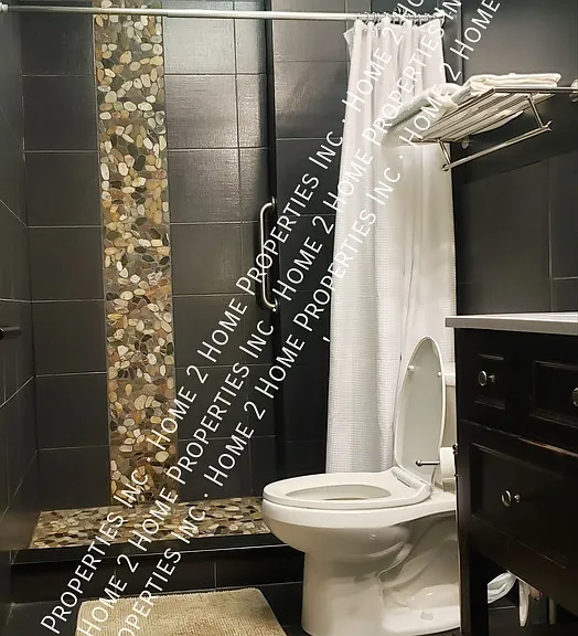 1154 Wyandotte St W #1 — Photo 9