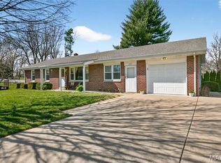 282 Diekamp Ln, Saint Charles, MO 63303