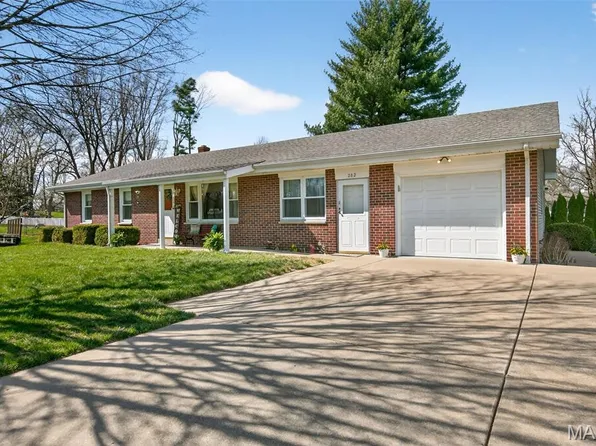 282 Diekamp Ln, Saint Charles, MO 63303