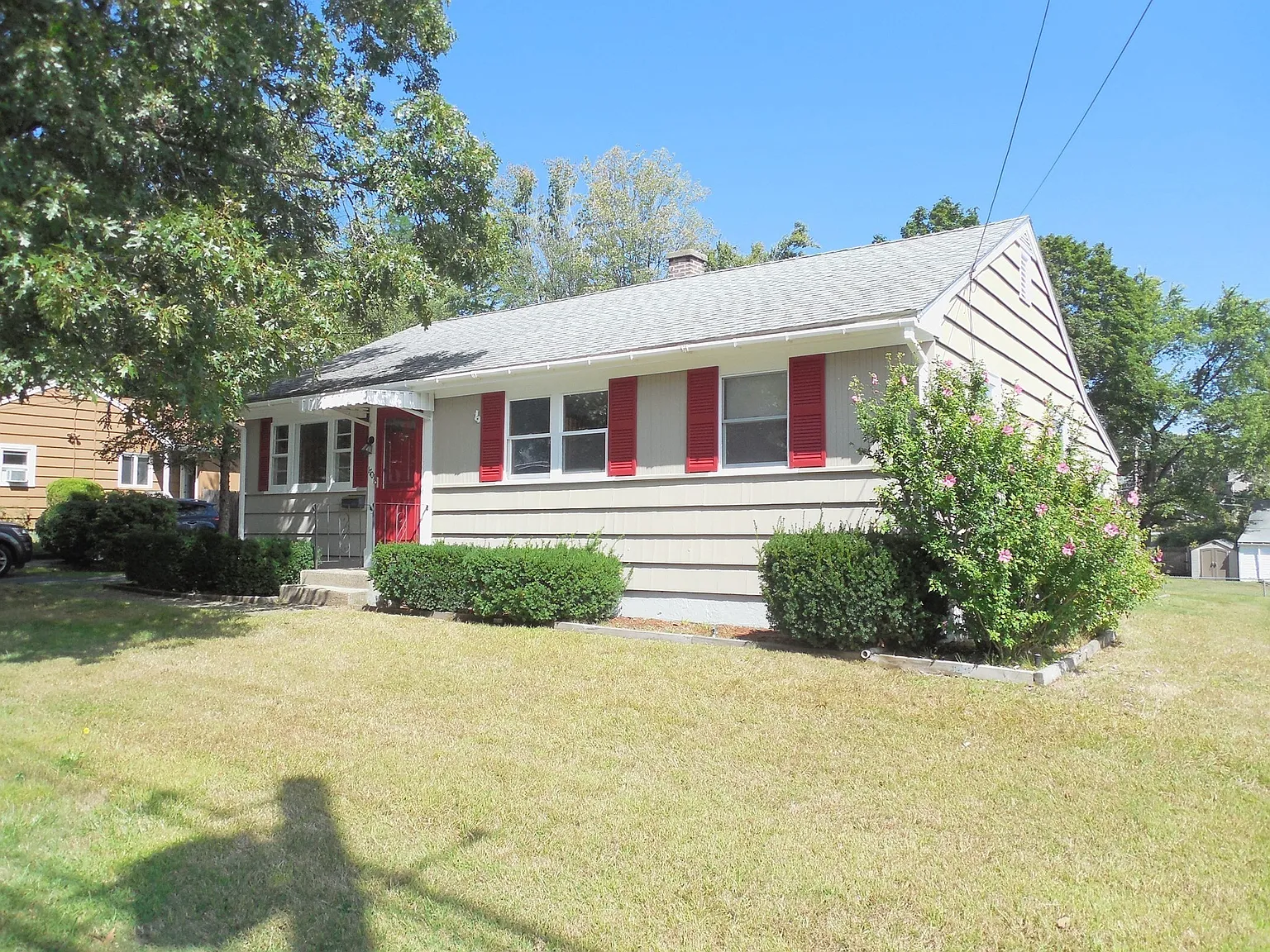 3 bed, 1.0 bath, 1250 sqft, $3,700 — Photo 2