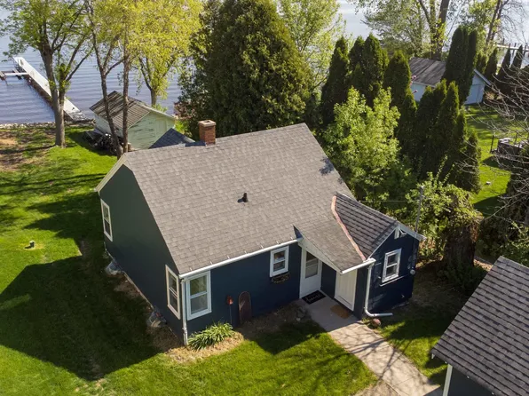 2664 Shorehaven Ln, Oshkosh, WI 54904