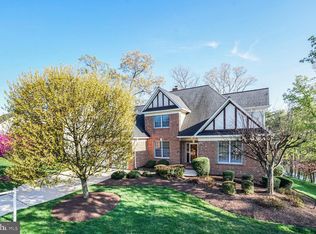 6211 Woodland Lake Dr, Alexandria, VA 22310