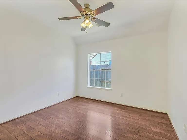 11802 Chateau Trl — Photo 21