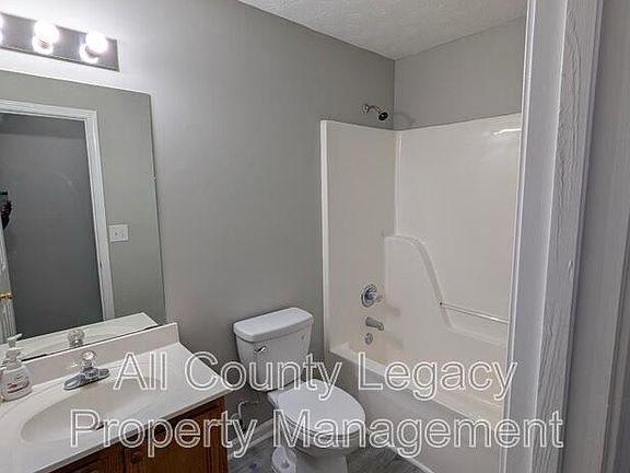 4th image of 4365 Chestnut Lake Ave