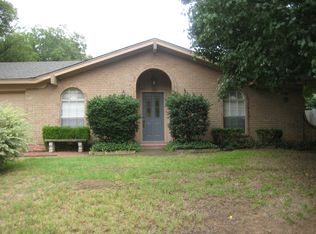 1940 Mesquite Trl, Hurst, TX 76054