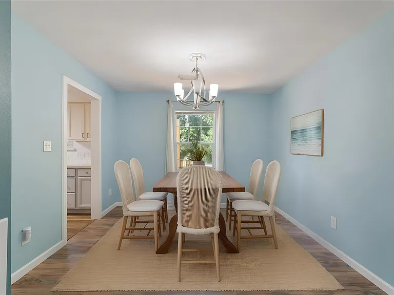 293 Commodore Dr — Photo 4