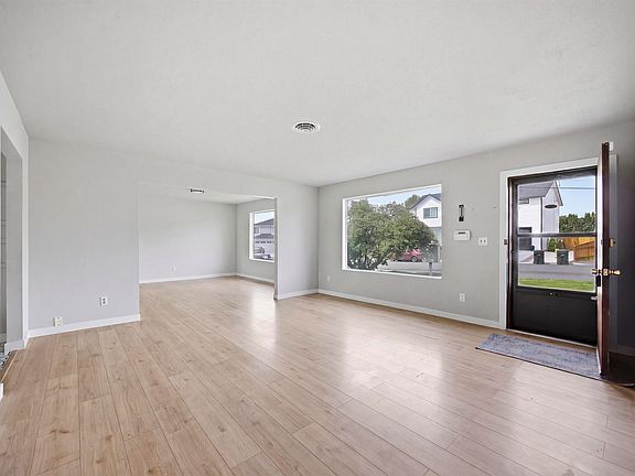 3rd image of 1816 Beacon Rd