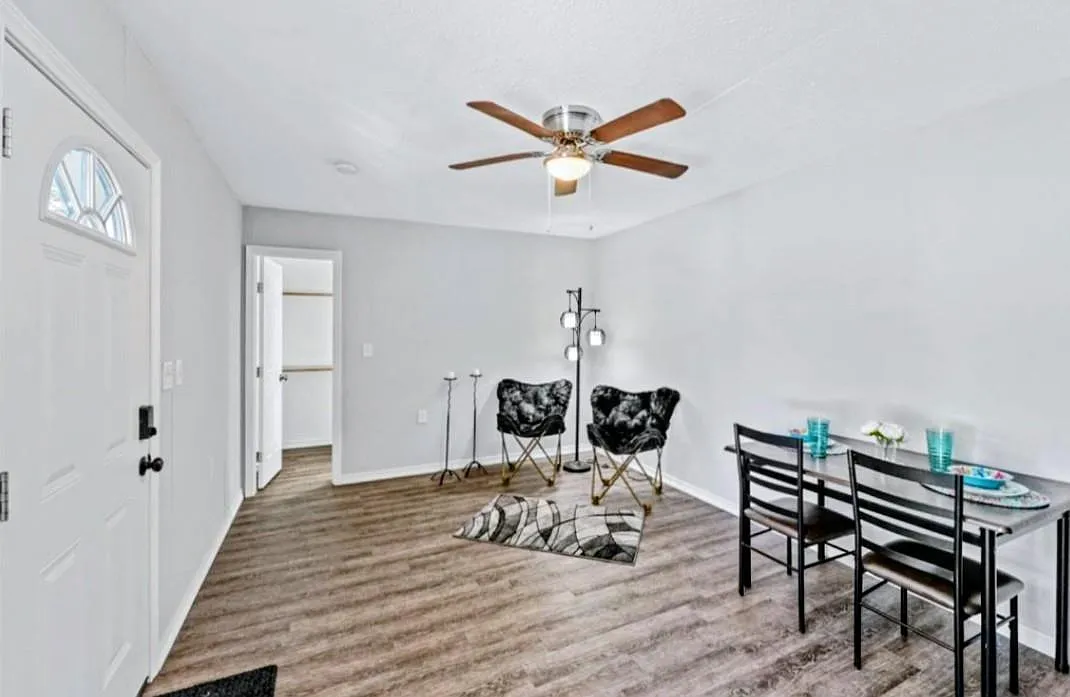 Studio, 1.0 bath, 288 sqft, $795 — Photo 3