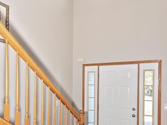 3rd image of 139 Blue Heron Ct
