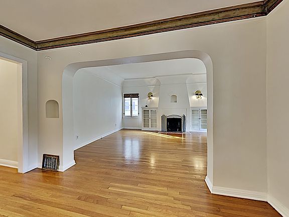 5th image of 706 S Mentor Ave
