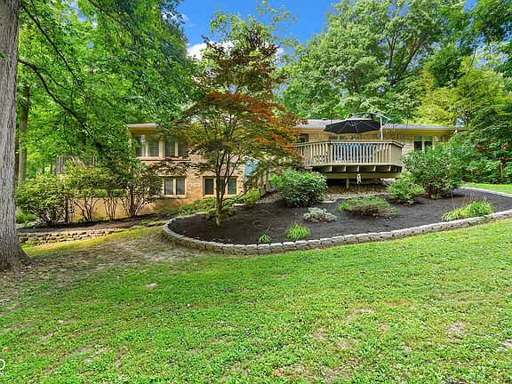2nd image of 698 N Forest Rd