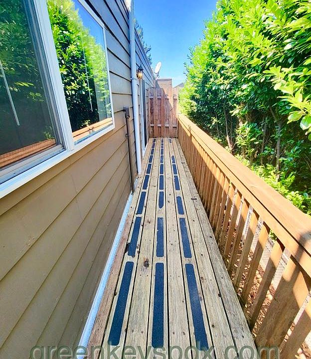 Balcony is long!