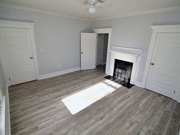 3rd image of 107 Pine St Unit A