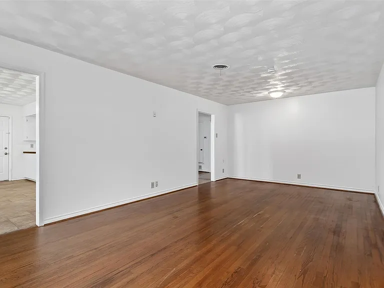 11050 Wyatt St — Photo 3