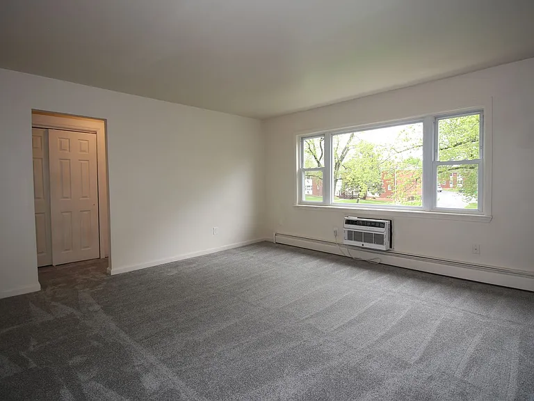 Village Crest Apartments — Photo 9